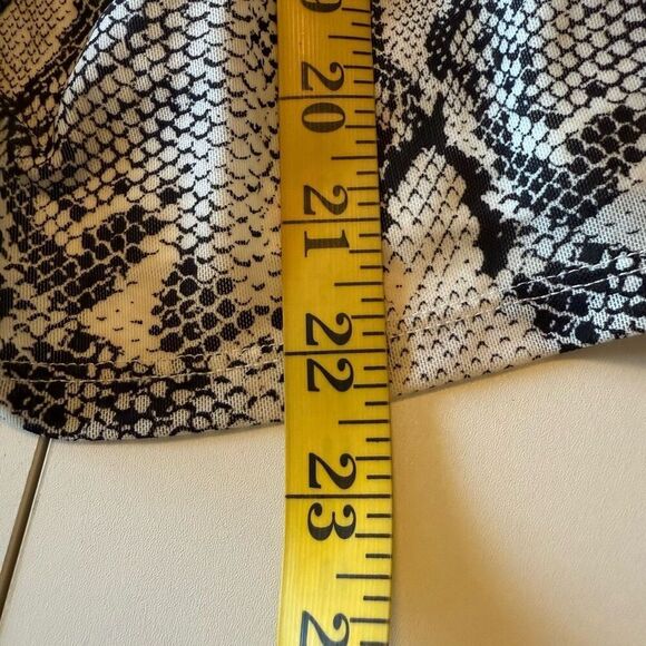 NEW Torrid Strapless Snakeskin Babydoll Top Size 1X NWT - Picture 16 of 16